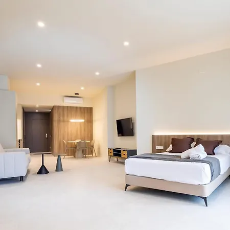 North Station Pen-suites Apartment